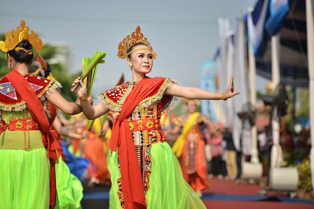 Tarian Pembuka - Pawai Budaya Festival Krakatau 2015 - 2
