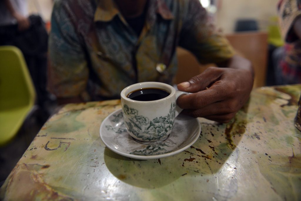 kedai kopi ria - tanjungpinang - yopie pangkey 2