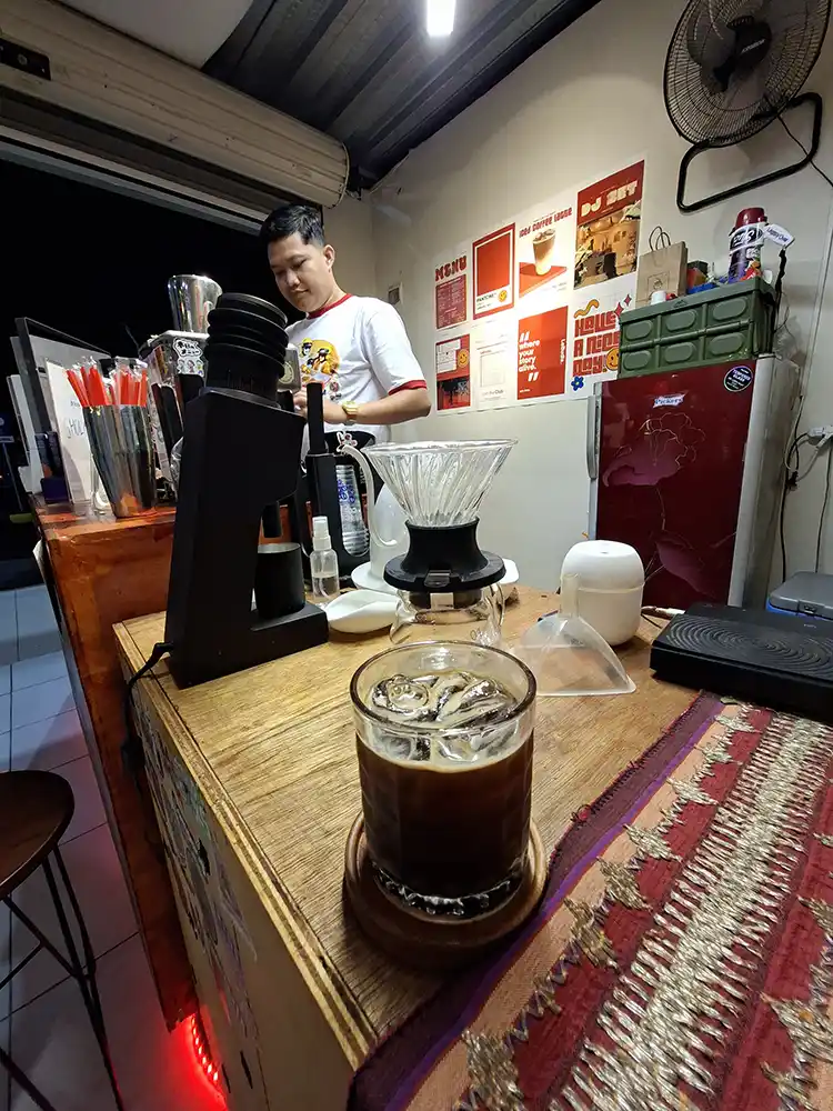 Kedai Kopi @Lebudia di Sudut Bagian Depan Pasar Raya Lebak Budi - Yopie Pangkey - 5