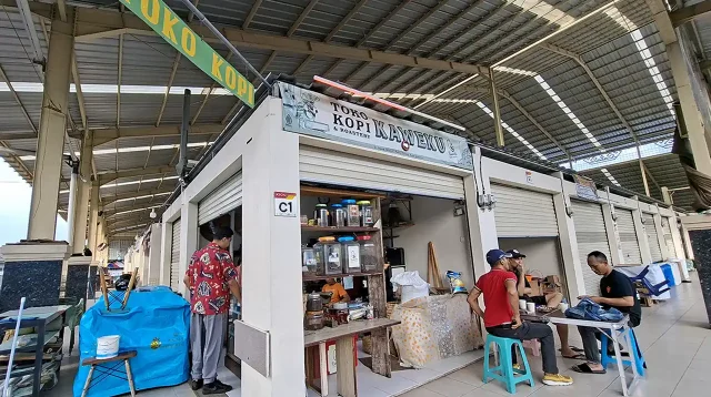 Lebih dari Sekadar Ngopi Cerita dari Sudut Pasar Raya Lebak Budi - Yopie Pangkey - 3