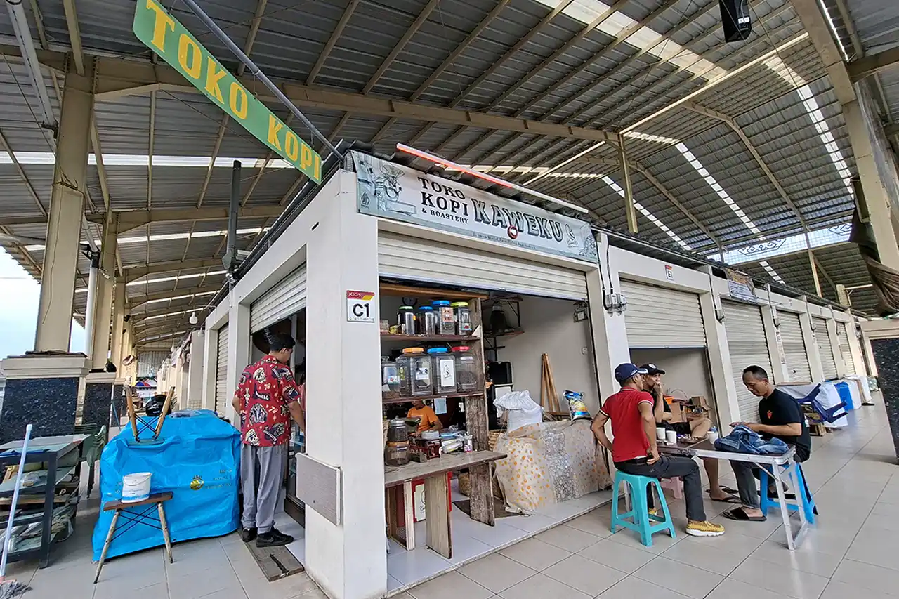 Lebih dari Sekadar Ngopi Cerita dari Sudut Pasar Raya Lebak Budi - Yopie Pangkey - 3