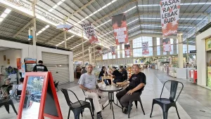 Heru Mataya Melihat Kota Bandarlampung dari Meja Kopi Pasar Raya Lebak Budi - Yopie Pangkey