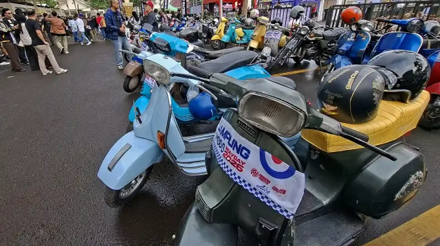 Lampung Mods Mayday 2026 di Pasar Raya Lebak Budi - scooterist berkumpul menikmati musik dan suasana komunitas - Yopie Pangkey